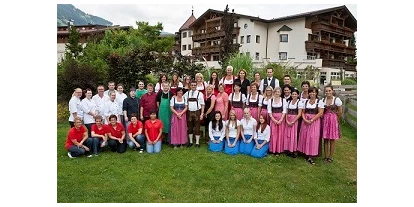 Familienhotel - Skilift - Kirchdorf in Tirol - Das Landhotel Schermer Team - Landhotel Schermer