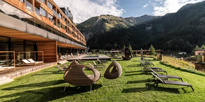 Familienhotel - Pools: Schwimmteich - Dienten am Hochkönig - Gradonna ****s Mountain Resort - Châlets