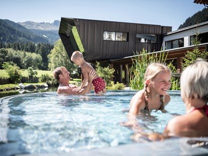 Familienhotel - Pools: Außenpool beheizt - Gossensass - Family & Wellness Resort Alphotel Tyrol