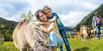 Familienhotel - Kinderbecken - Dorf Tirol - Family & Wellness Resort Alphotel Tyrol