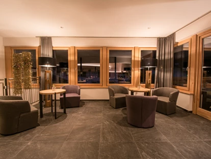 Familienhotel - Suiten mit extra Kinderzimmer - Oberbozen - Ritten - Loungebereich - Familienhotel Viktoria