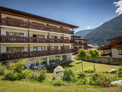 Familienhotel - bewirtschafteter Bauernhof - Südtirol - Familienhotel Viktoria - Familienhotel Viktoria