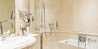 Familienhotel - Kinderbetreuung - PLZ 6575 (Schweiz) - Badezimmer Deluxe Doppelzimmer - Albergo Losone