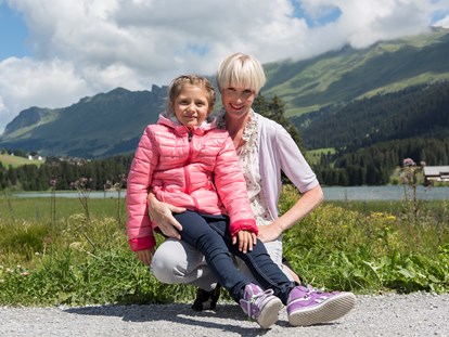 Familienhotel - Skikurs direkt beim Hotel - Graubünden - Mit Mami am See - Hotel Schweizerhof