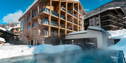 Familienhotel - Babyphone - Schweiz - Residenz Altiana mit Infinitypool für Familien.  - Resort La Ginabelle