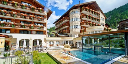 Familienhotel - Hallenbad - PLZ 3920 (Schweiz) - Getrennte Adults-only SPA Bereiche mit Aussenpool und Saunalandschaft.  - Resort La Ginabelle