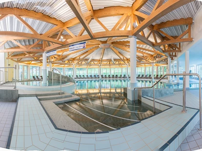 Familienhotel - Pools: Außenpool beheizt - Braunwald - Erlebnisbad - Swiss Holiday Park