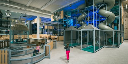Familienhotel - Spielplatz - Maintower im Superdome - Swiss Holiday Park