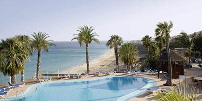 Familienhotel - Umgebungsschwerpunkt: Strand - Großer, gepflegter Outdoorpool im ROBINSON Club Esquinzo Playa - ROBINSON Club Esquinzo Playa