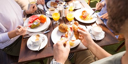 Familienhotel - Verpflegung: All-inclusive - Jandia-Pajara Fuerteventura - Frühstück auf der Außenterrasse im ROBINSON Club Esquinzo Playa - ROBINSON Club Esquinzo Playa