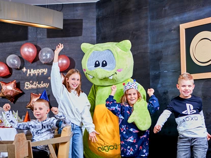 Familienhotel - Kinderbecken - Geburtstagsfeier mit Aigolino - AIGO welcome family