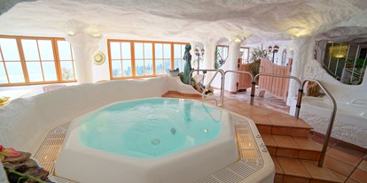 Familienhotel - Umgebungsschwerpunkt: Berg - Trebesing - Whirlpool in der Badelanschaft: https://www.glocknerhof.at/hallenbad-und-wellness.html - Hotel Glocknerhof