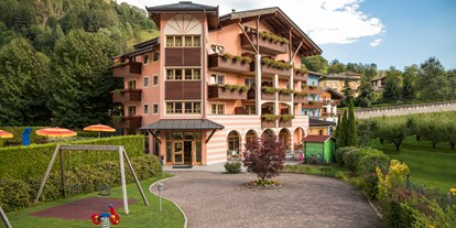 Familienhotel - Spielplatz - Trentino-Südtirol - Familienhotel am Gardasee - Family Hotel Adriana