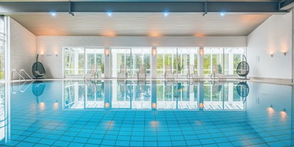 Familienhotel - Pools: Innenpool - Hotelschwimmbad - MONDI Resort Oberstaufen