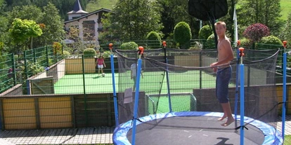 Familienhotel - Multiballsportplatz/Tischtennis/Trampolin im Garten - The RESI Apartments "mit Mehrwert"