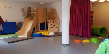 Familienhotel - Hunde: erlaubt - Neu gestalteter Spielbereich in der Kids-Arena. Am Wochenende frei zugänglich, ansonsten findet unter anderem auch hier die Kinderbetreuung statt. - Hotel Felsenhof