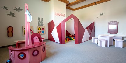 Familienhotel - Suiten mit extra Kinderzimmer - Unser "Wunderland" - das Spielzimmer im Restaurant - Hotel Felsenhof