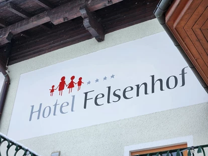 Familienhotel - Kinderbetreuung in Altersgruppen - Unterkremsbrücke - Hotel Felsenhof
