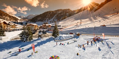 Familienhotel - Umgebungsschwerpunkt: Berg - PLZ 9862 (Österreich) - Kinder-Skikurs beim Hotel - Familotel Zauchenseehof