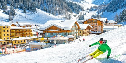 Familienhotel - Umgebungsschwerpunkt: Berg - Filzmoos (Filzmoos) - Skifahren direkt beim Hotel - Familotel Zauchenseehof