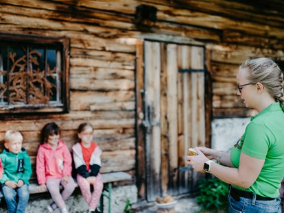 Familienhotel - Umgebungsschwerpunkt: Berg - Einöden - Kinder erleben das Alm leben - Familotel Zauchenseehof