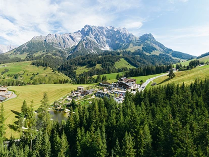 Familienhotel - Skilift - Kirchdorf in Tirol - Außenaufnahme vom Übergossene Alm Resort - Übergossene Alm Resort