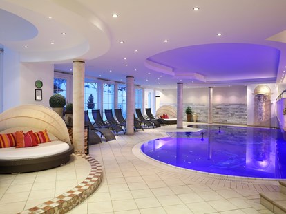 Familienhotel - Pools: Infinity Pool - Indoorpool - Kinderhotel "Alpenresidenz Ballunspitze"