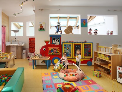 Familienhotel - Einzelzimmer mit Kinderbett - Galtür - Mini Club - Kinderhotel "Alpenresidenz Ballunspitze"
