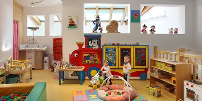 Familienhotel - Einzelzimmer mit Kinderbett - PLZ 6543 (Österreich) - Mini Club - Kinderhotel "Alpenresidenz Ballunspitze"