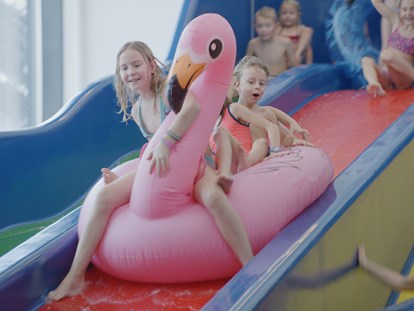 Familienhotel - Pools: Infinity Pool - Wasserwelt - Kinderhotel "Alpenresidenz Ballunspitze"