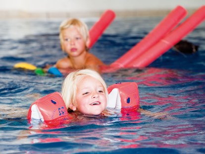 Familienhotel - Pools: Infinity Pool - Pool - Kinderhotel "Alpenresidenz Ballunspitze"