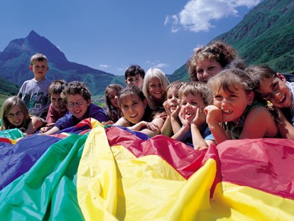 Familienhotel - Pools: Außenpool beheizt - Nauders - Sommer - Kinderhotel "Alpenresidenz Ballunspitze"