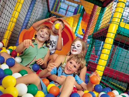 Familienhotel - Kinderwagenverleih - Hochkrumbach - Soft Play Anlage - Kinderhotel "Alpenresidenz Ballunspitze"