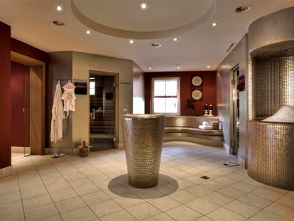 Familienhotel - Pools: Infinity Pool - Wellnessbereich - Galtenberg Family & Wellness Resort