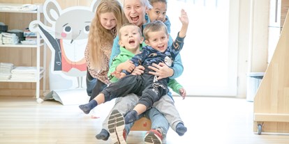 Familienhotel - Babyphone - Spass in der Kinderbetreuung - Gorfion Familotel Liechtenstein