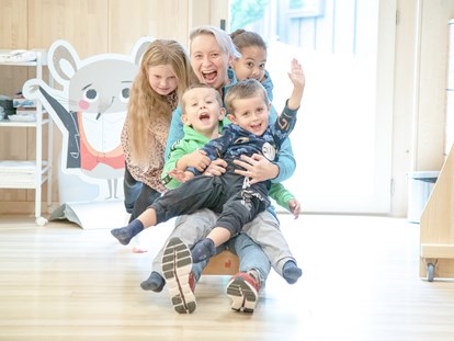 Familienhotel - Kinderwagenverleih - Spass in der Kinderbetreuung - Gorfion Familotel Liechtenstein