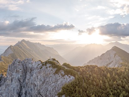 Familienhotel - Babyphone - Fantastische Bergwelt in Malbun: Sonnenaufgang am Alpspitz - Gorfion Familotel Liechtenstein