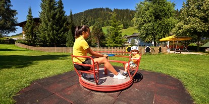 Familienhotel - Wellnessbereich - PLZ 5602 (Österreich) - jede Menge Platz zum Spielen - Sonnberg Ferienanlage