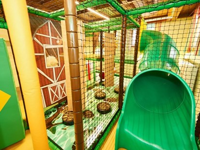 Familienhotel - Einzelzimmer mit Kinderbett - Einöden - Fun Box - Sonnberg Ferienanlage