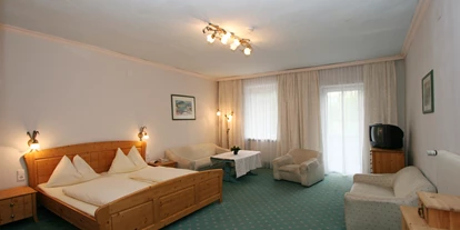 Familienhotel - Verpflegung: Halbpension - Khünburg - Doppelzimmer mit Balkon - Ferienhotel Alber
