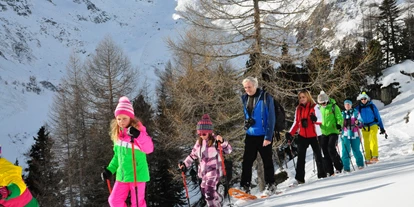 Familienhotel - Umgebungsschwerpunkt: am Land - Lesach - Schneeschuh wandern mit der gesamten Familie - Ferienhotel Alber