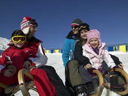 Familienhotel - Skikurs direkt beim Hotel - Ehrwald - 2 Famlienrodelbahnen garantieren für jede Menge Spaß! - Kinderhotel Laderhof