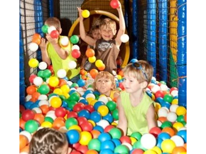 Familienhotel - Spielplatz - Hochkrumbach - Kids Club - Kinderhotel Laderhof