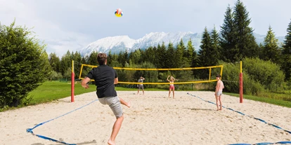 Familienhotel - Pools: Innenpool - Österreich - Beachvolleyball  - Aldiana Club Salzkammergut & GrimmingTherme
