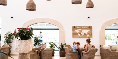 Familienhotel - Babysitterservice - Menorca - Bar Marés - Royal Son Bou Family Club