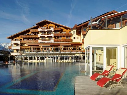 Familienhotel - Olympiaregion Seefeld - Pool - Alpenpark Resort Seefeld