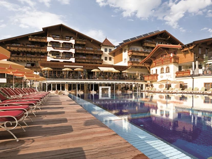 Familienhotel - Pools: Innenpool - Medraz - Alpenpark Resort Seefeld im Sommer - Alpenpark Resort Seefeld