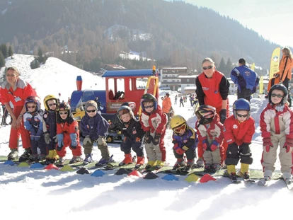 Familienhotel - Pools: Innenpool - Medraz - so macht Skifahren Spaß - Tirolerhof Familotel Zugspitze