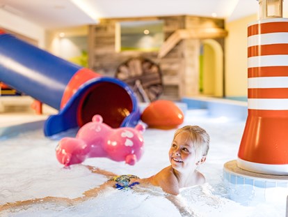 Familienhotel - Umgebungsschwerpunkt: Fluss - Südtirol - Kinderpool - Hotel Masl
