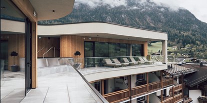 Familienhotel - Kinderbecken - Oberndorf in Tirol - Dach SPA - POST Family Resort